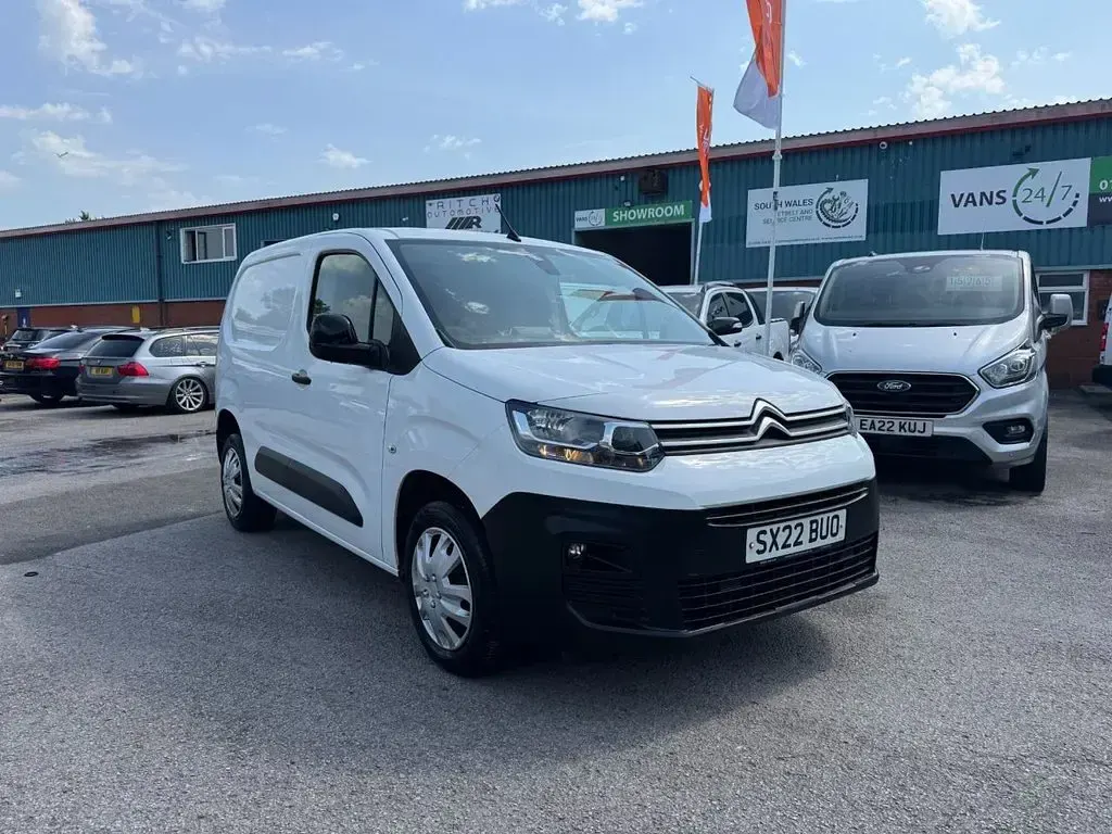 Used Citroën Berlingo 100 HP (73 kW) 2022 White MPV