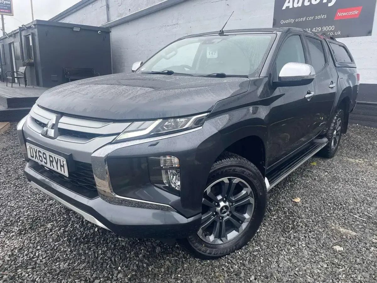 Used Mitsubishi L200 150 HP (110 kW) 2019 Grey Pickup