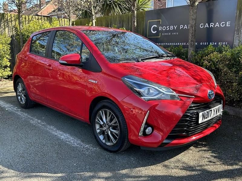 Used Toyota Yaris Hybrid 2017 Red Hatchback