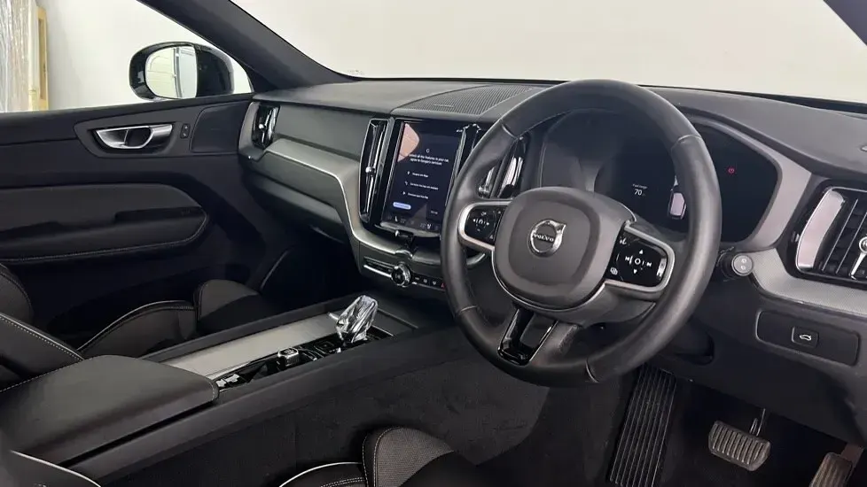 Used Volvo XC60 Plus 247 HP (181 kW) 2025 Black SUV