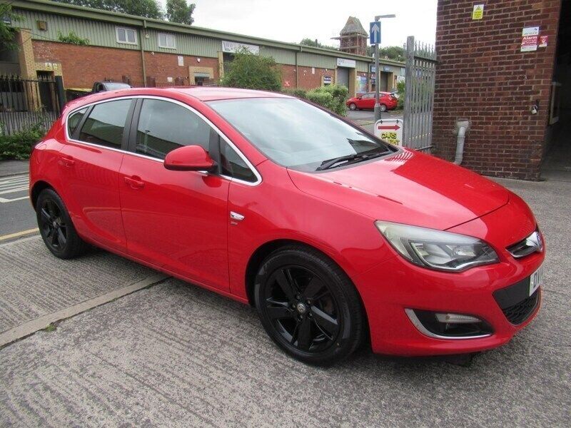Red Used 2014 Vauxhall Astra SRi Hatchback | £5,395 (Fair price) - Image 1/4