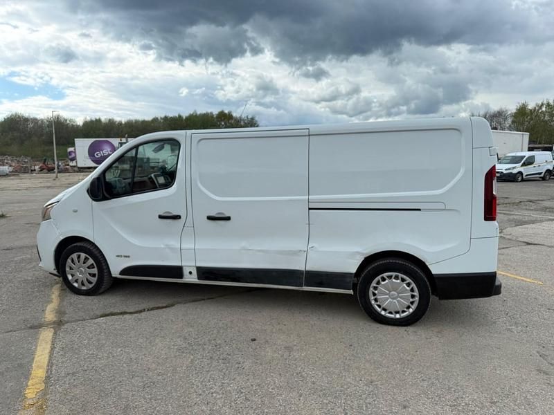 Begagnad Renault Trafic Business 2017 Vit Minibuss