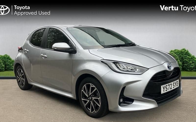 Used 2025 Toyota Yaris Hybrid Design Hatchback | £17,799 (Super price) - Image 1/4