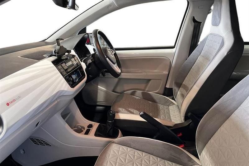 Used VW up! Beats 65 HP (47 kW) 2022 White Hatchback