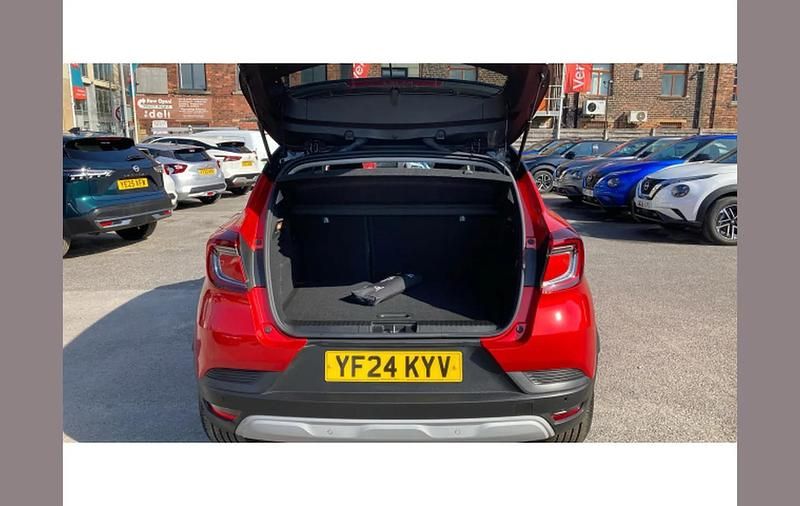 Second-hand Renault Captur Evolution 143 CP (105 kW) 2024 Negru SUV