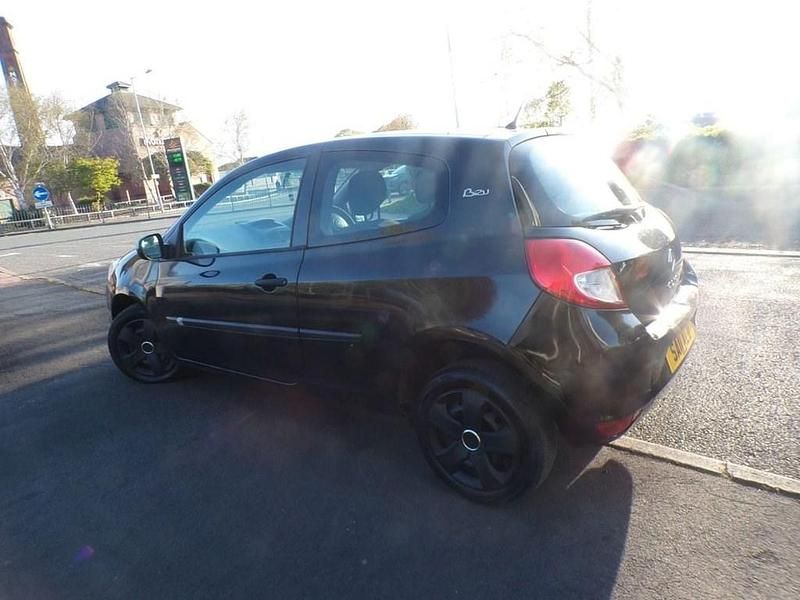 Used Renault Clio II 75 HP (55 kW) 2011 Black Hatchback