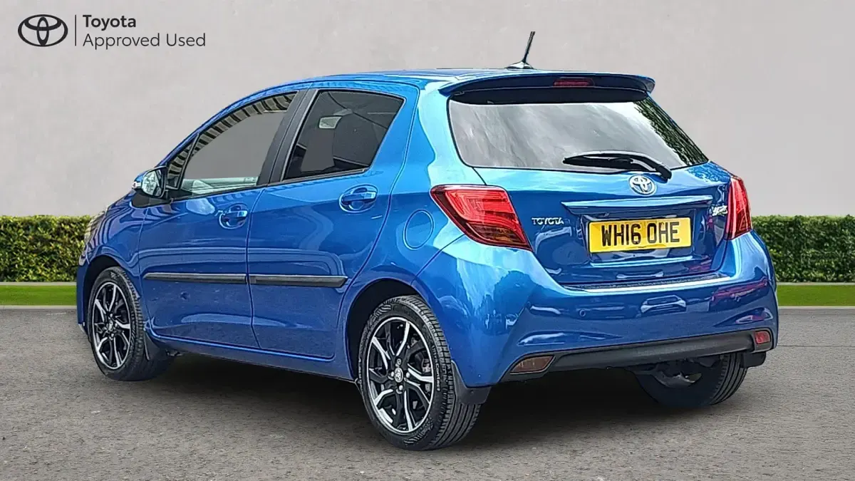 Used Toyota Yaris Multidrive S 99 HP (72 kW) 2016 Island blue Hatchback