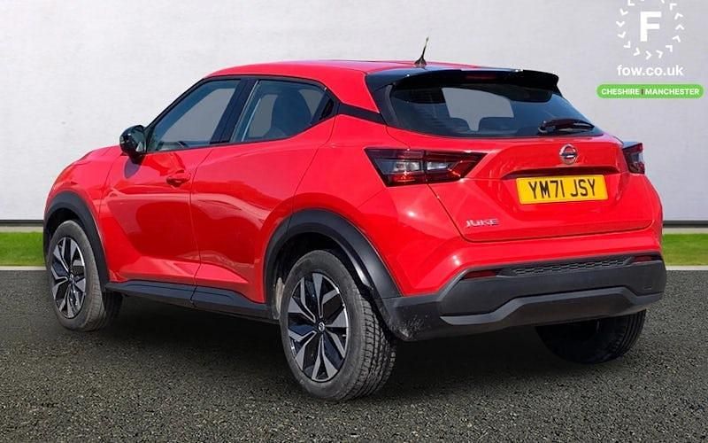 Używany Nissan Juke Acenta 114 KM (83 kW) 2022 Czerwony SUV
