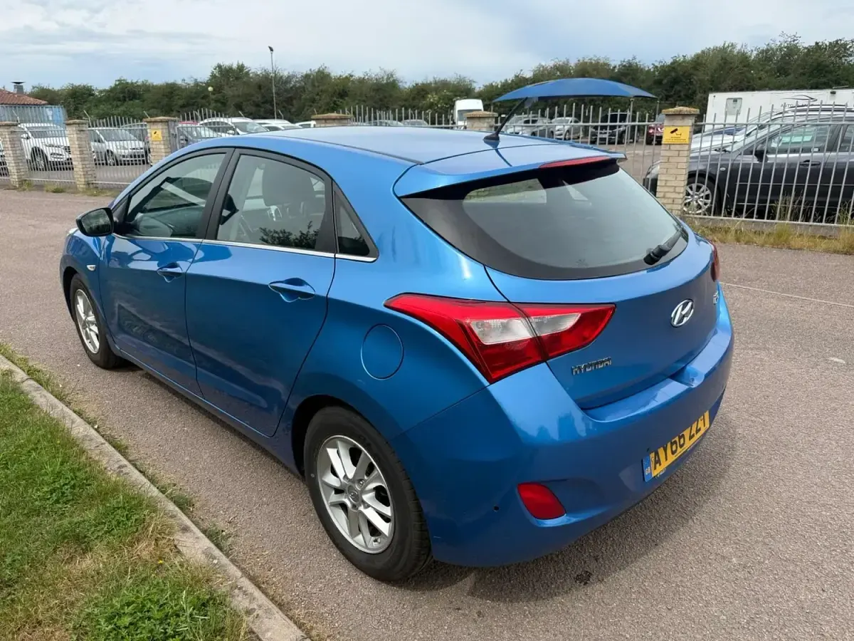Used Hyundai i30 SE 110 HP (80 kW) 2016 Blue Hatchback