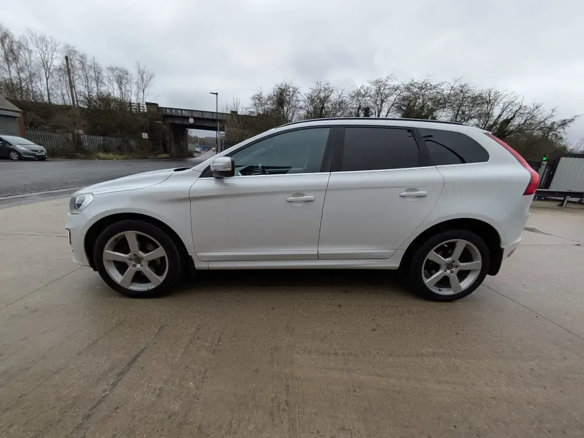 Used Volvo XC60 R-Design 178 HP (130 kW) 2014 White SUV