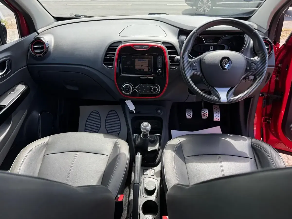 Used Renault Captur Signature 90 HP (66 kW) 2016 Red/black SUV