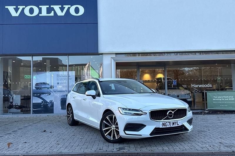 White Used 2021 Volvo V60 Momentum Estate | £22,290 (Good price) - Image 1/4