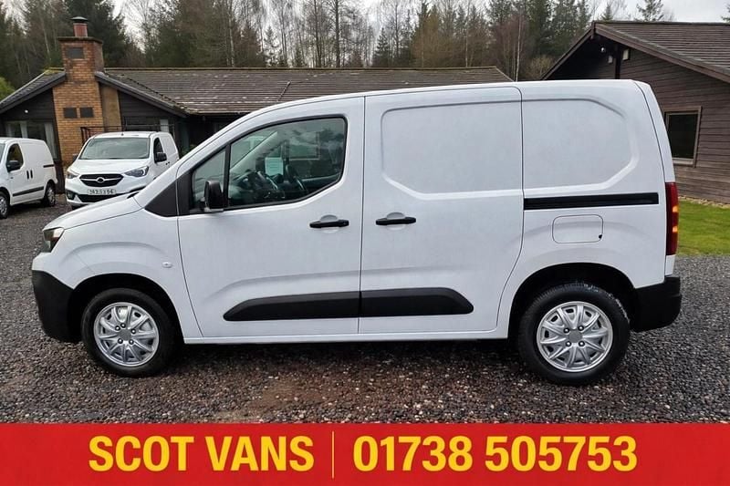 Used Peugeot Partner Premium 131 HP (96 kW) 2023 White MPV