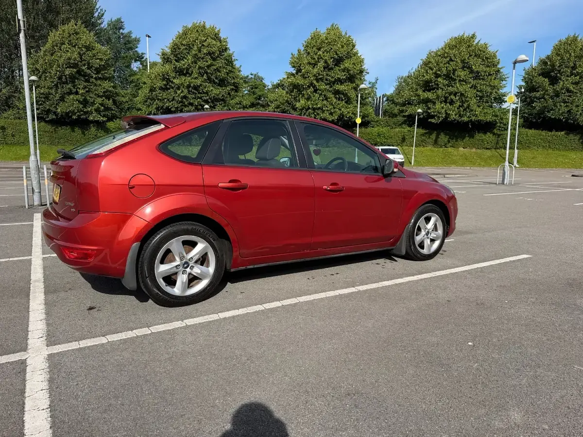 Used Ford Focus Zetec 125 HP (91 kW) 2008 Red Hatchback
