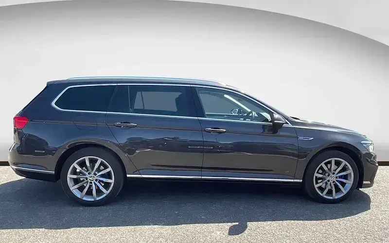 Used VW Passat Advance 218 HP (160 kW) 2023 Grey Estate