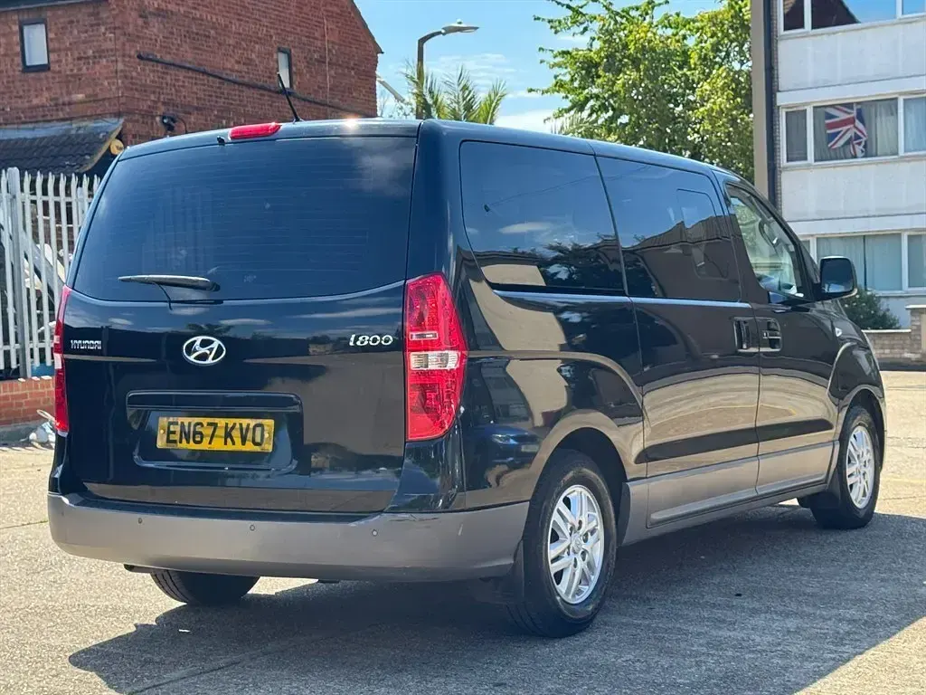 Usado Hyundai I800 SE 2018 Preto Monovolume