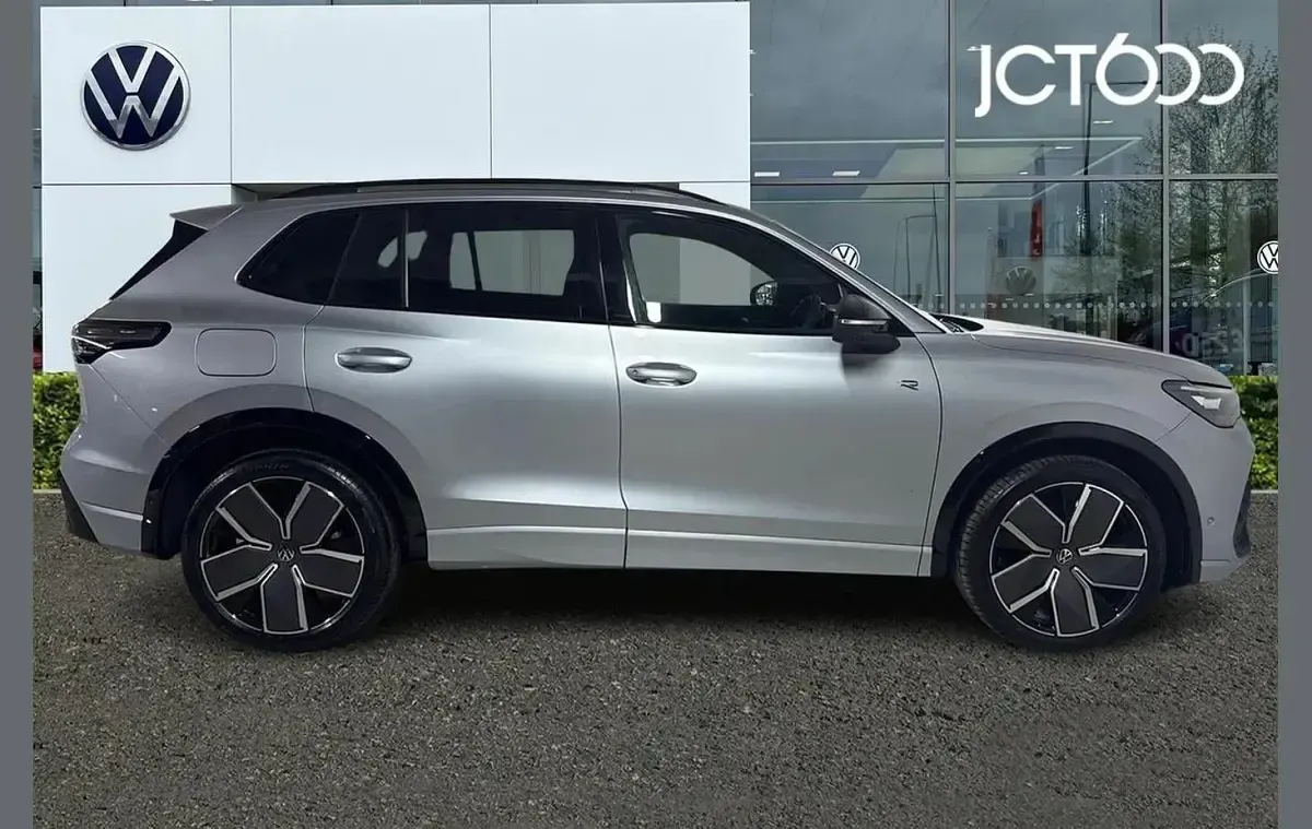 Używany VW Tiguan R-line 147 KM (108 kW) 2026 Srebrny SUV