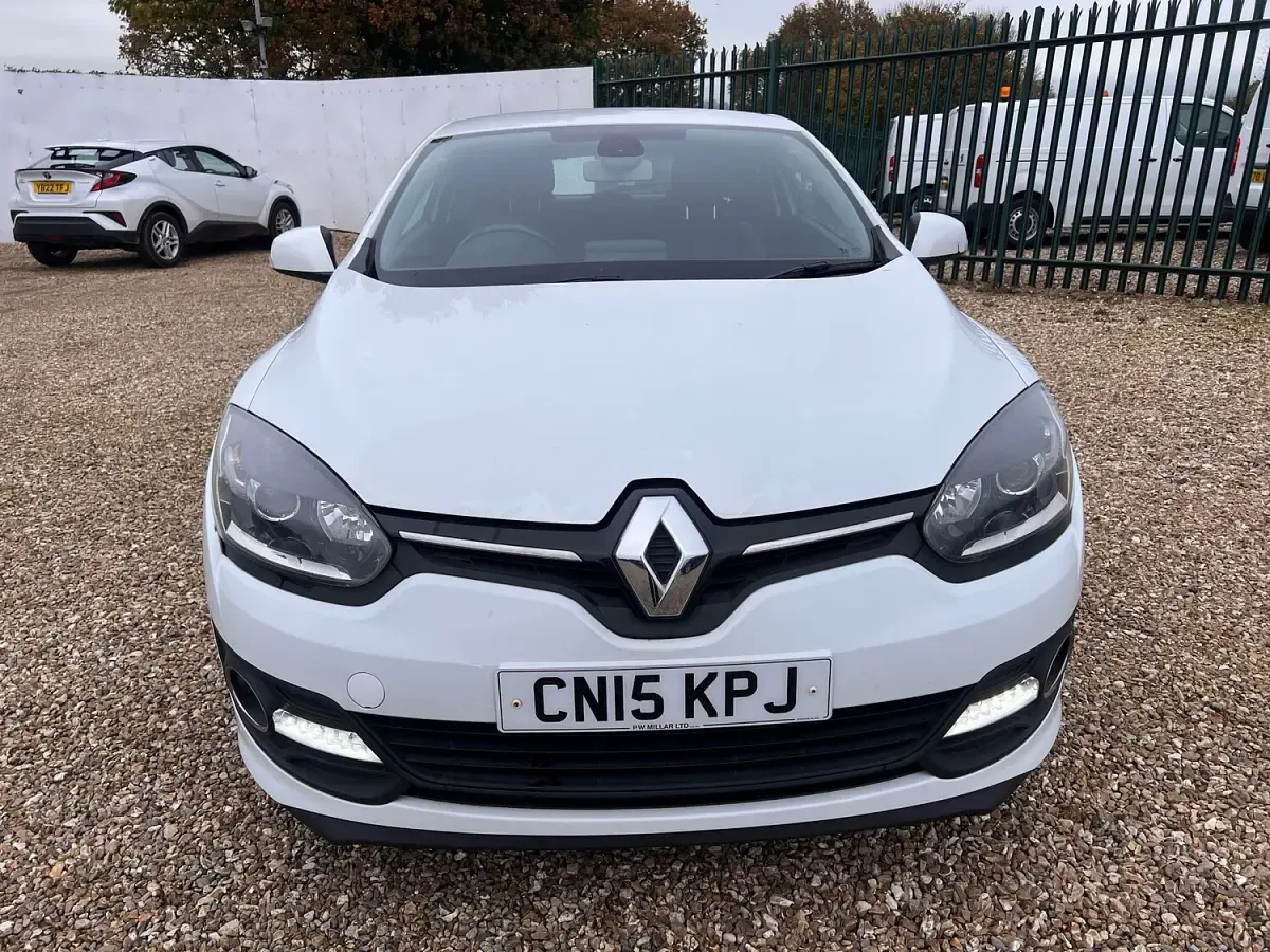 Usado Renault Mégane Coupé Dynamique 110 HP (80 kW) 2015 Branco Coupé