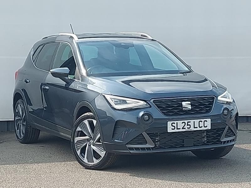 Grey New 2025 Seat Arona FR Sport SUV | £20,998 (Fair price) - Image 1/4
