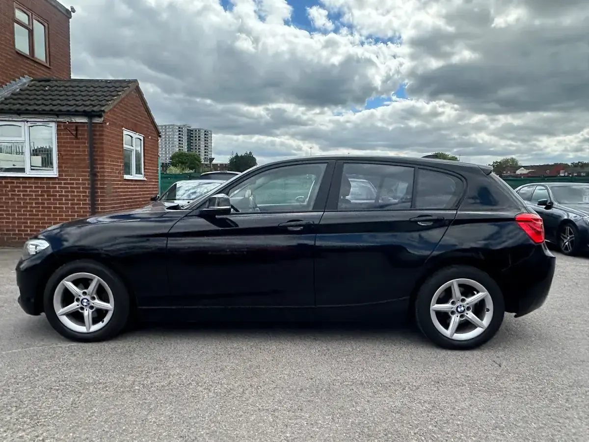 Used BMW 118 Sport Line 2017 Black Hatchback
