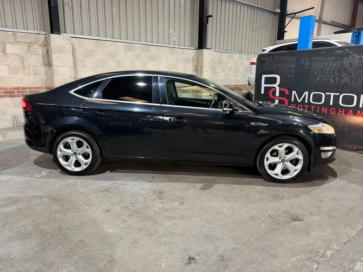 Used Ford Mondeo Titanium X 163 HP (119 kW) 2013 Black Hatchback