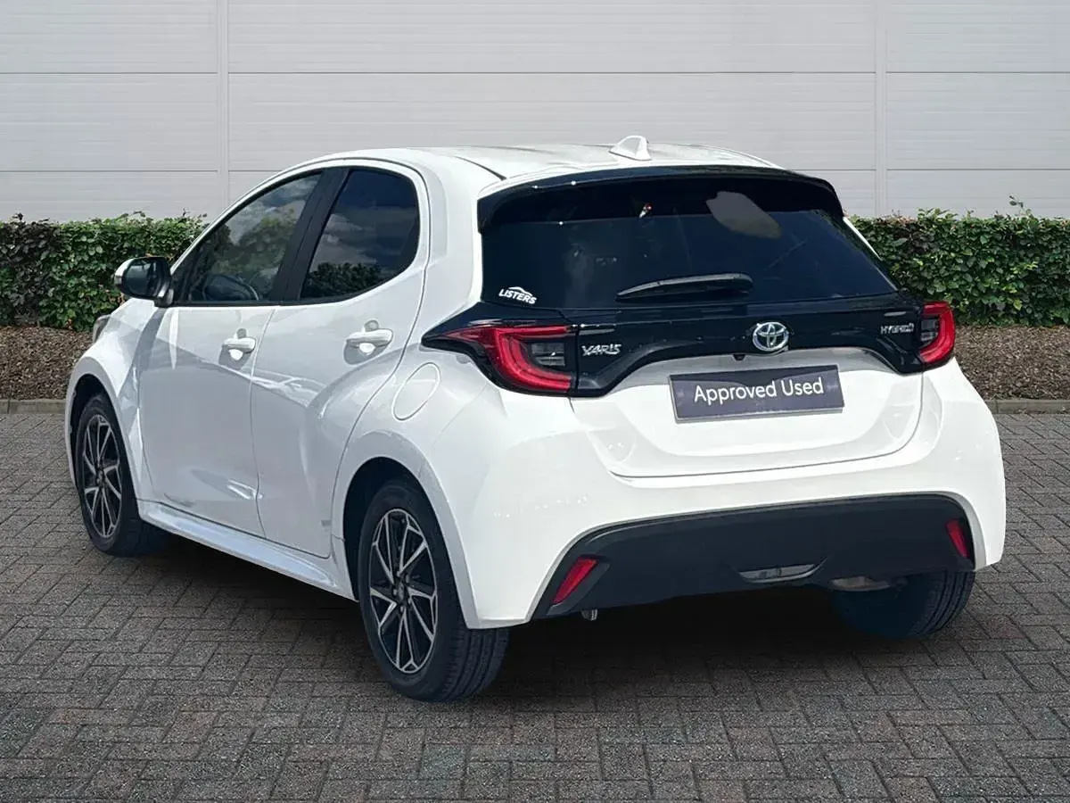 Used Toyota Yaris Design 2023 White Hatchback