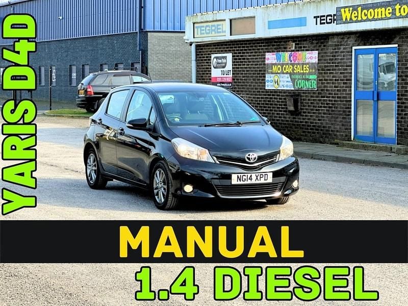 Used Toyota Yaris 90 HP (66 kW) 2014 Black Hatchback