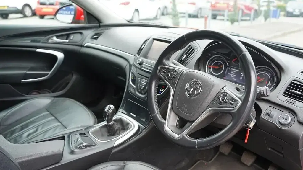 Second-hand Vauxhall Insignia Elite 140 CP (102 kW) 2014 Roșu Hatchback