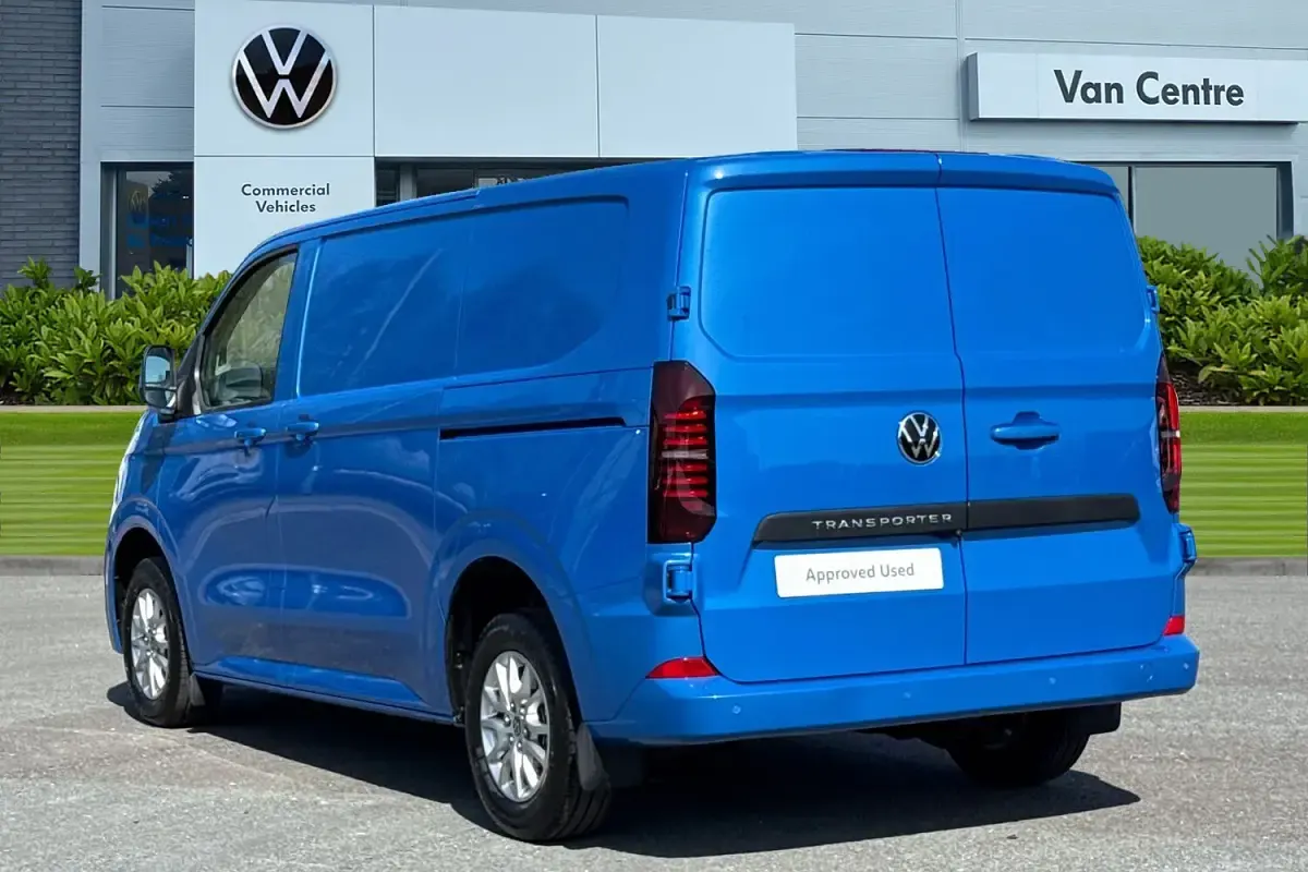 New VW Transporter 150 HP (110 kW) 2026 Blue Van