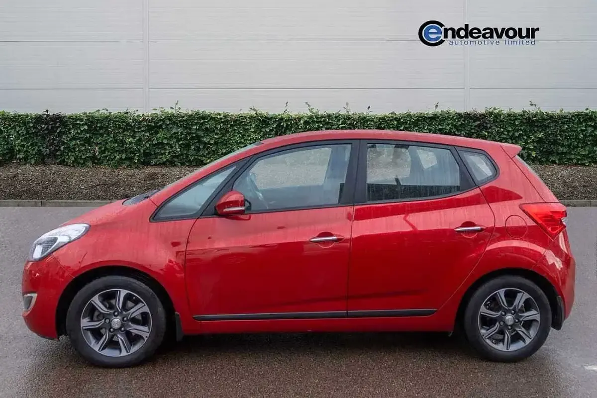 Usado Hyundai ix20 SE 125 CV (91 kW) 2015 Rojo Utilitario