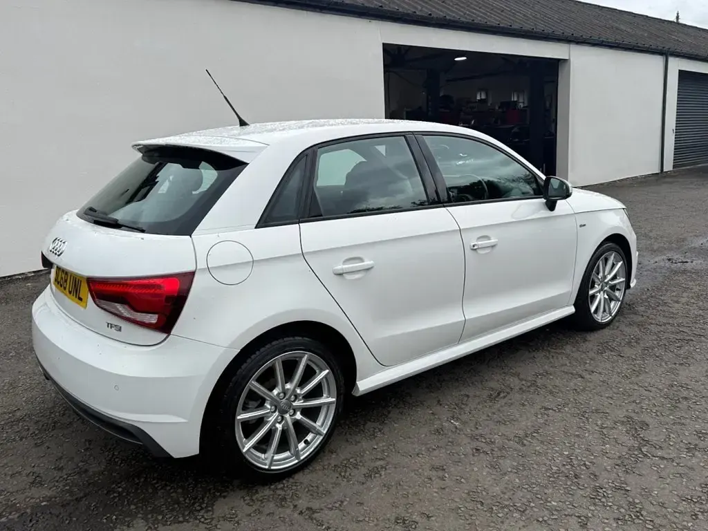Used Audi A1 Sportback S-Line 125 HP (91 kW) 2018 White Hatchback