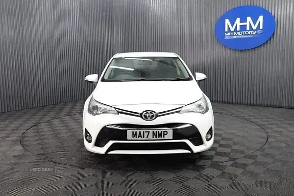 Used Toyota Avensis Business Edition 112 HP (82 kW) 2017 White Sedan