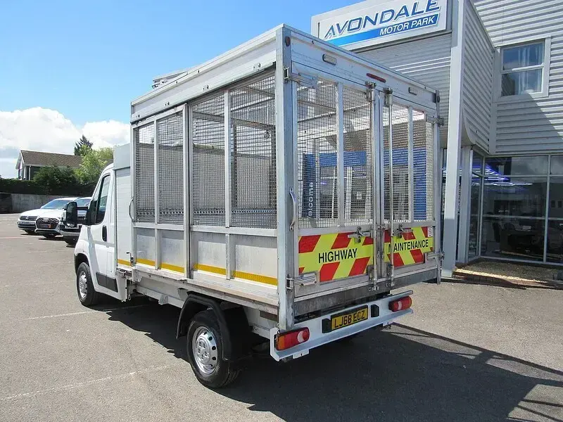 Usado Citroën Relay 130 HP (95 kW) 2018 Branco Van