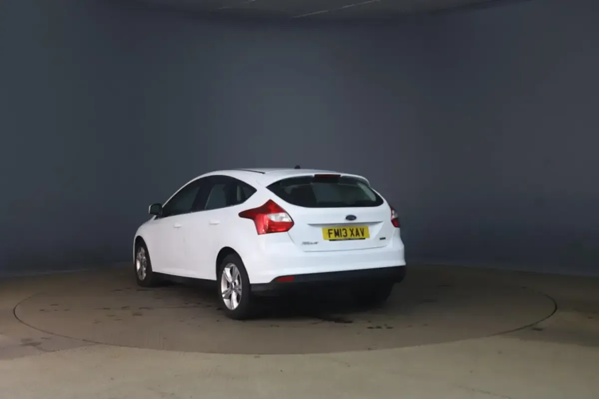 Usado Ford Focus Zetec 2013 Branco Citadino