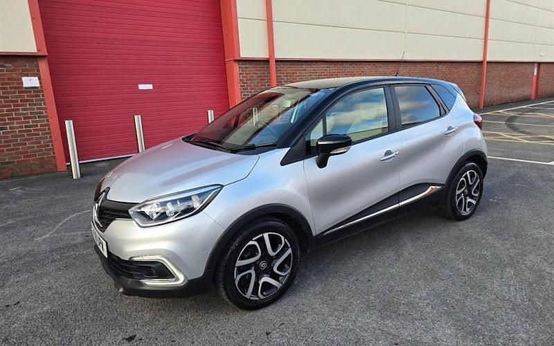 Used Renault Captur Iconic 90 HP (66 kW) 2018 Silver/black SUV