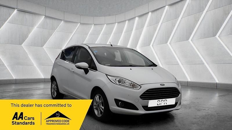 Used Ford Fiesta Zetec 2016 White Hatchback