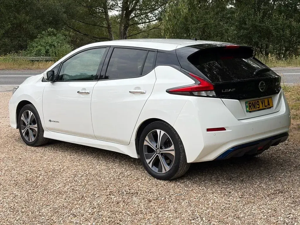 Used Nissan Leaf N-Connecta 110 kW (150 HP) 2019 White Hatchback