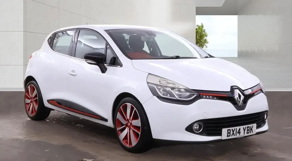 Used Renault Clio IV Dynamique 2014 White Hatchback