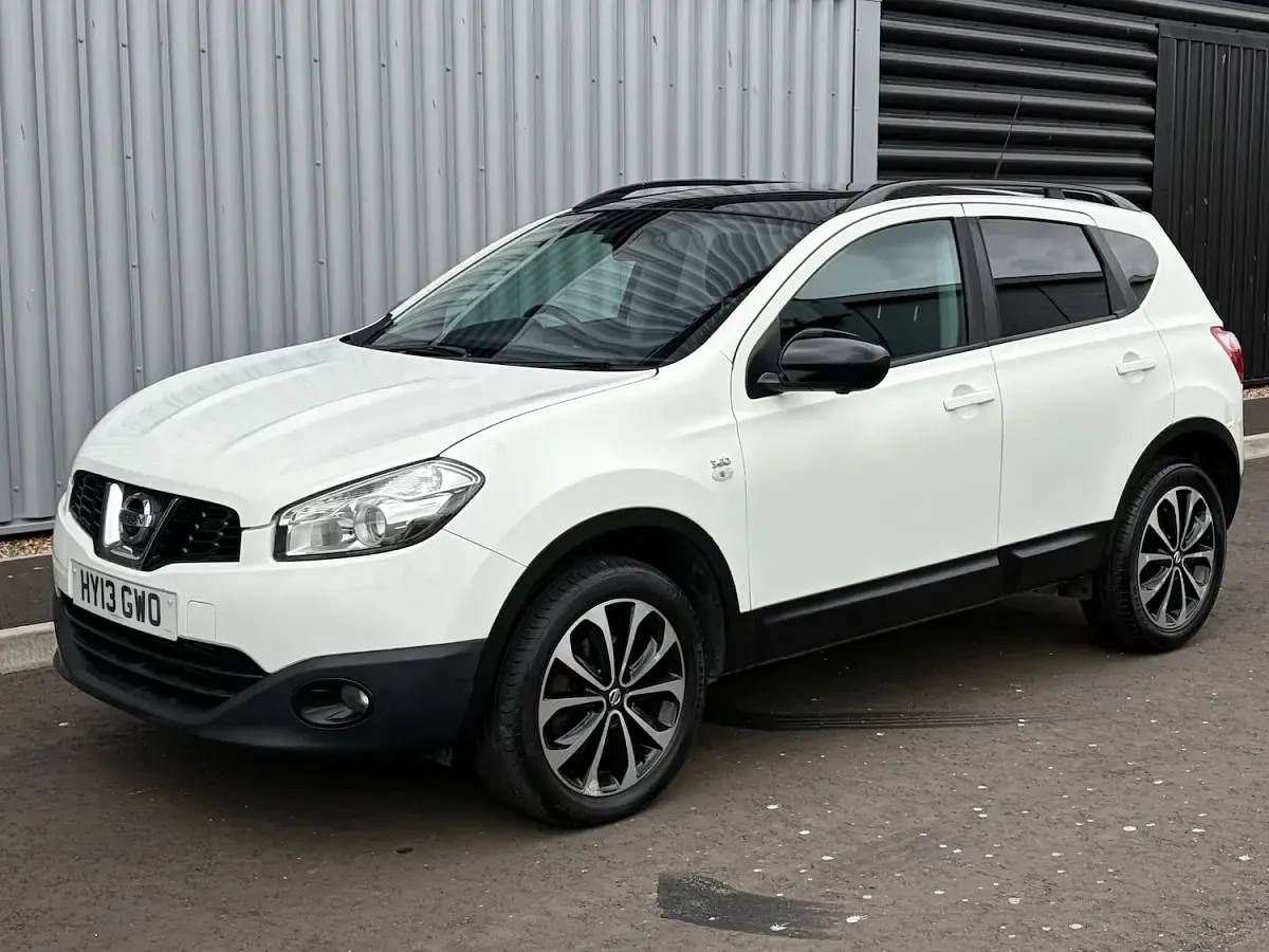 Used Nissan Qashqai 360º 110 HP (80 kW) 2013 White SUV