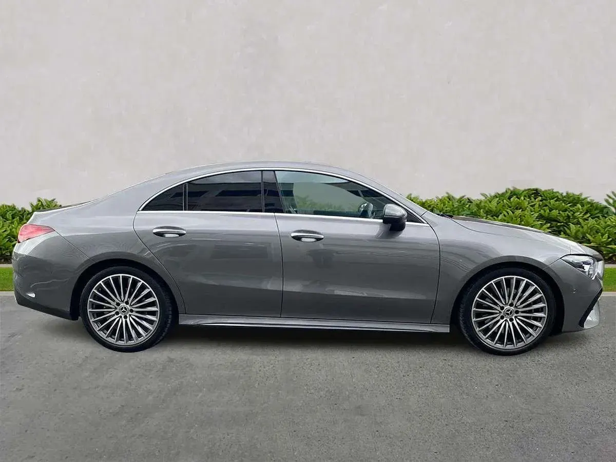 Begagnad Mercedes CLA200 AMG Line Premium 2024 Grå Sportkupé