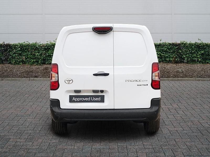 New Toyota Proace 50 kW (68 HP) 2025 White MPV