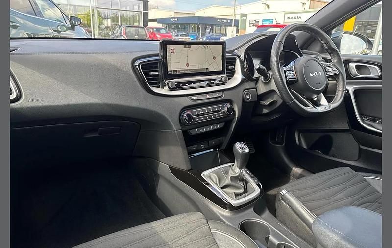 Used Kia Ceed GT-Line 158 HP (116 kW) 2022 Orange Hatchback