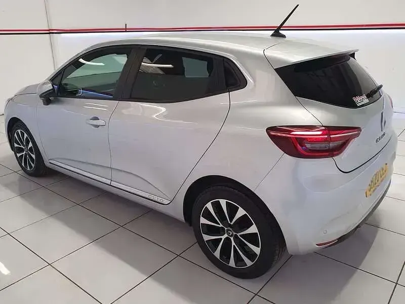 Used Renault Clio Iconic 100 HP (73 kW) 2020 Silver Hatchback