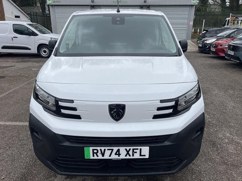 Second-hand Peugeot E-Partner 100 kW (136 CP) 2024 Alb Monovolum