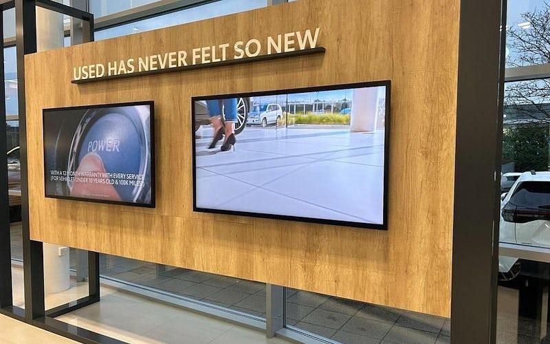 Used 2025 Toyota Corolla Estate | £23,107 (Good price) - Image 1/2