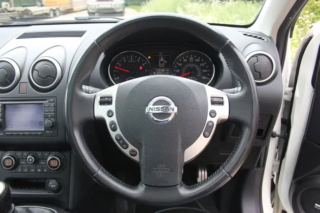 Used Nissan Qashqai +2 Tekna 2010 White SUV