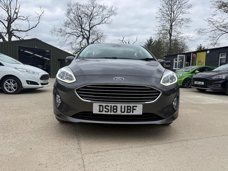 Used Ford Fiesta Zetec 100 HP (73 kW) 2018 Grey Hatchback