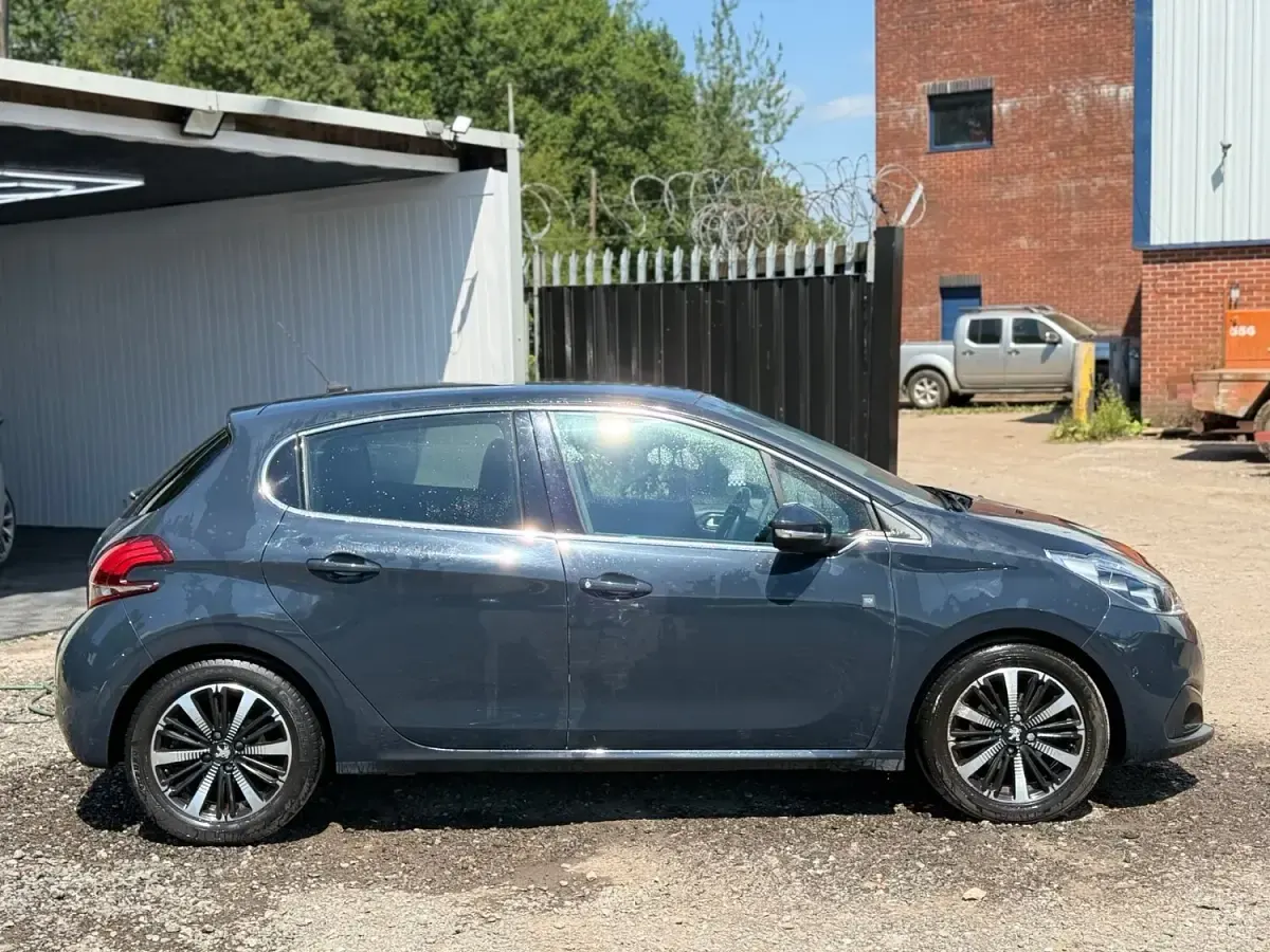 Used Peugeot 208 S 100 HP (73 kW) 2019 Grey Hatchback