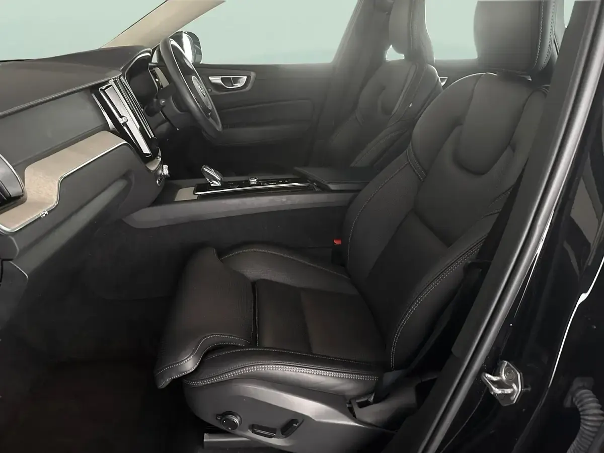 Used Volvo XC60 Inscription 340 HP (250 kW) 2021 Black SUV