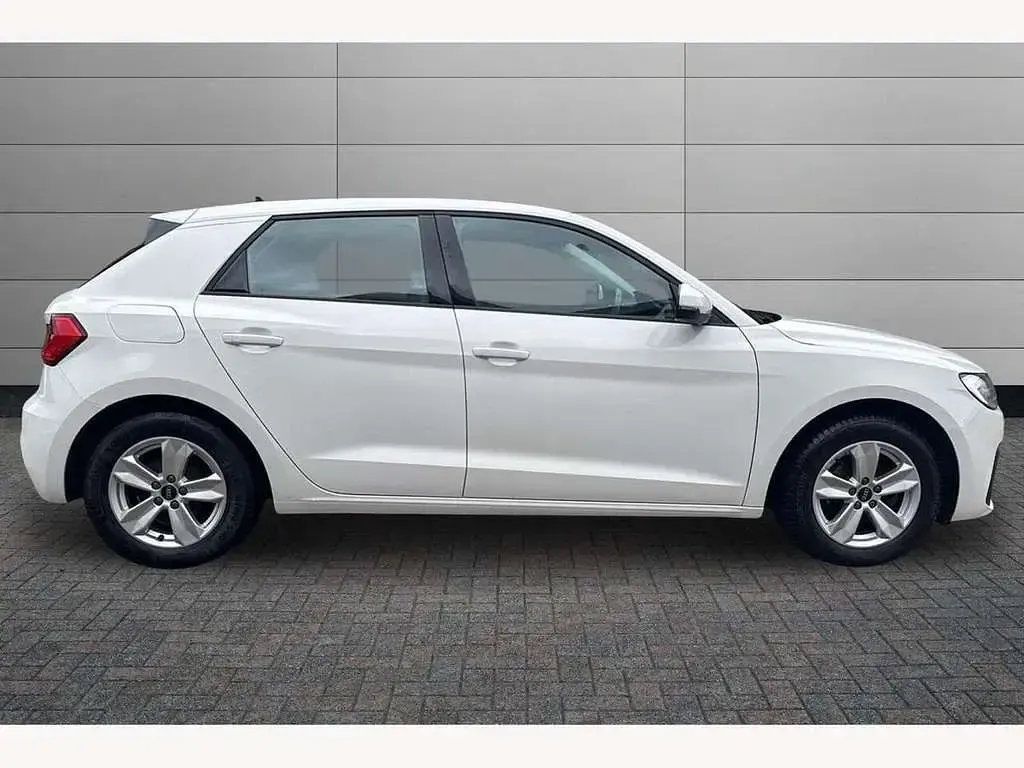 Used Audi A1 Design 95 HP (69 kW) 2020 White SUV